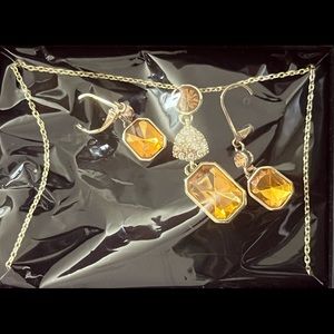 Necklace and earrings set